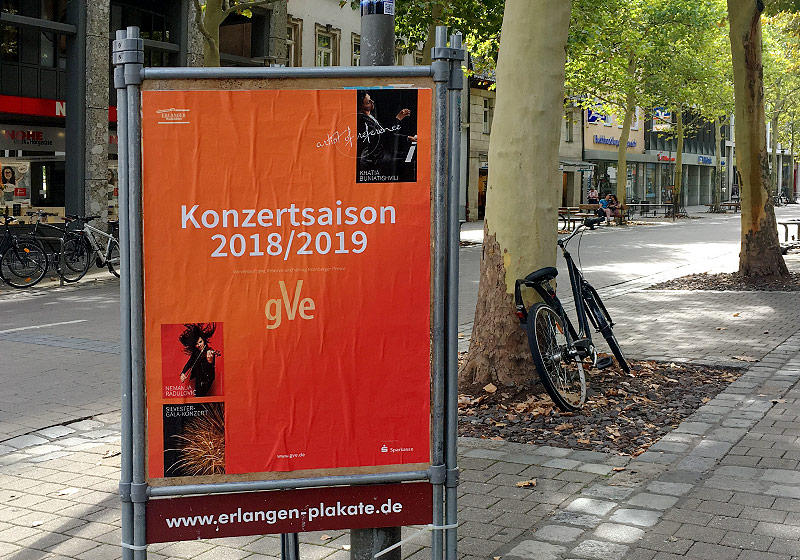 gVe Plakat am Erlanger-Plakate-Ständer